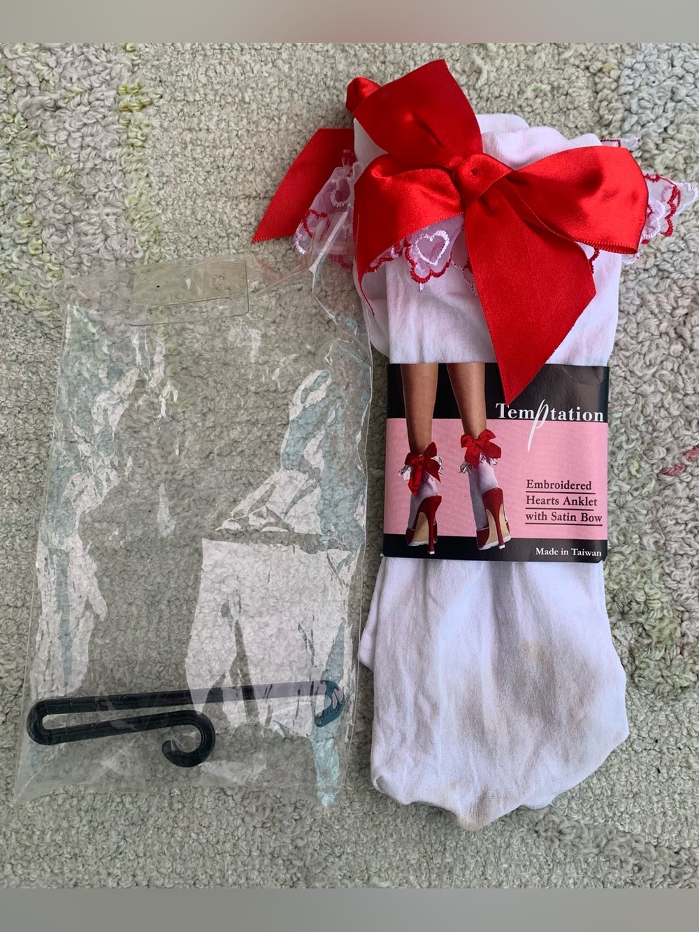 white vintage-style frilly ankle socks one size